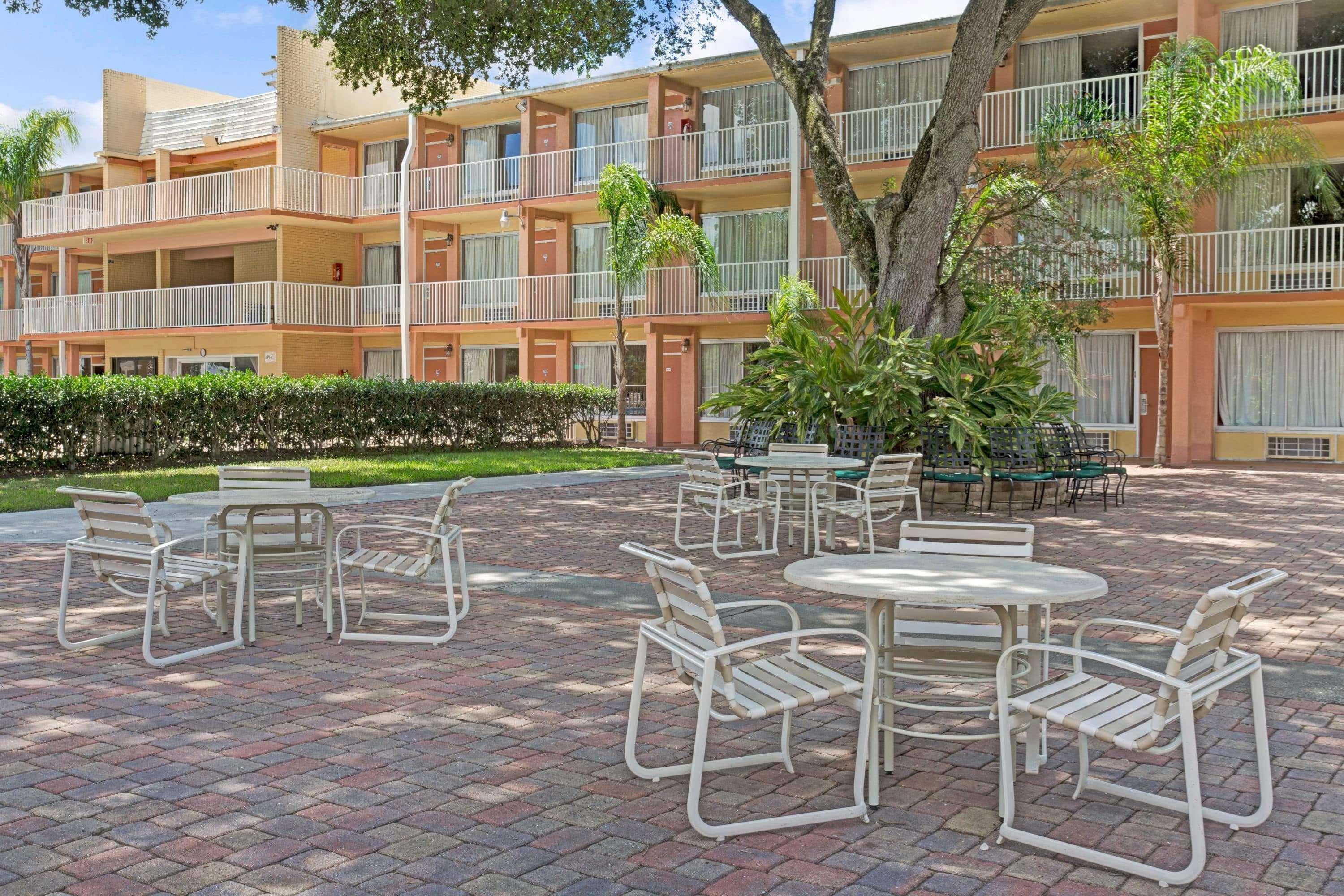 Howard Johnson By Wyndham Tropical Palms Kissimmee Ngoại thất bức ảnh